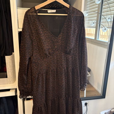 Braunes bedrucktes Kleid 