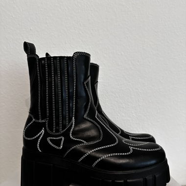 Koi Chunky Plattform Boots (vegan)