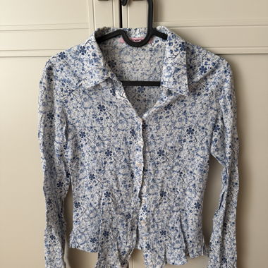 Blumenbluse mit Volant