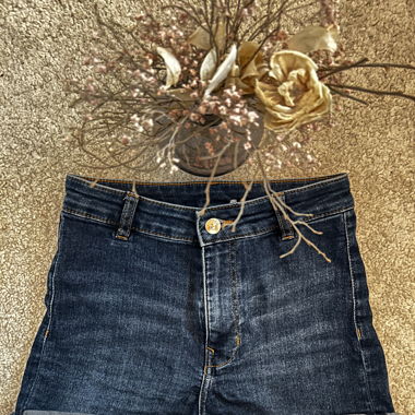 Kurze Jeanshose