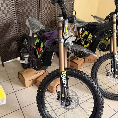 Sur-Ron e-bike NEW en Carton