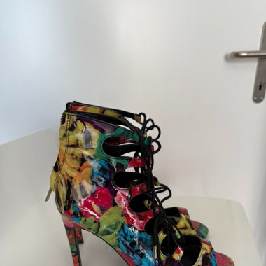  Steve Madden High Heels mit buntem Blumenprint