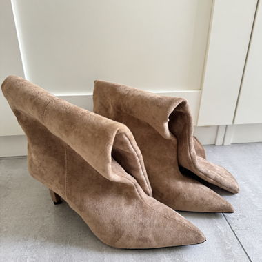 Beige Wildleder-Stiefeletten