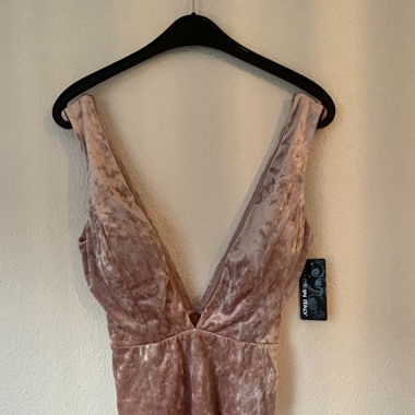 Rosa Samt-Body – Neu mit Etikett – Grösse S