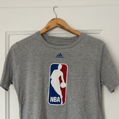 T-Shirt NBA gris