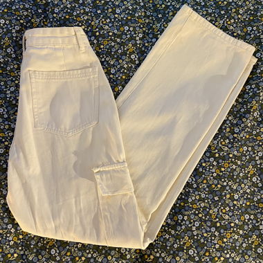 Stradivarius Creamy white cargo - EUR 38
