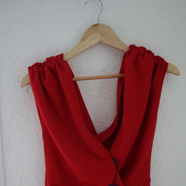 Robe rouge neuve 