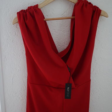 Robe rouge neuve 