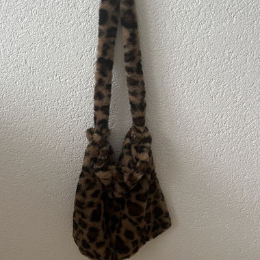 Tasche Leo-Muster mit Klettverschluss