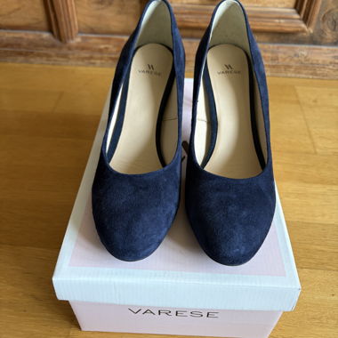 Varese navy pumps