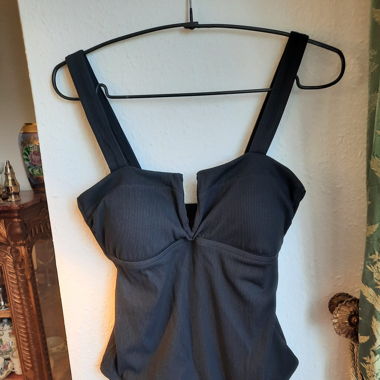  noir côtelé, décolleté en V, amincissant, T 42