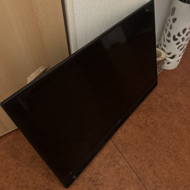 Televisione Samsung 46x72cm con staffa da parete