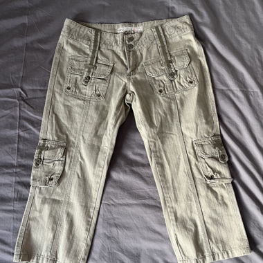 Khaki/beige capri pants 
