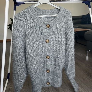 Grey cardigan