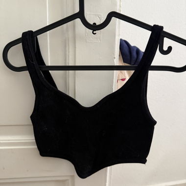 Black sleeveless top