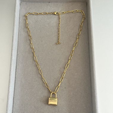 Necklace with a charm in the shape of a padlock 