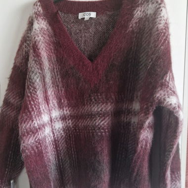 Pull en laine à motif à carreaux bordeaux