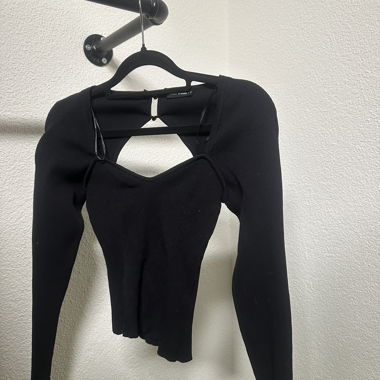 Schwarzes Langarm-Top mit Cut-Outs