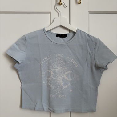 Bershka Graphic Crop Tee