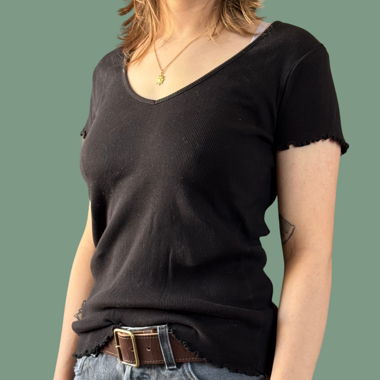 Schwarzes Ripp-T-Shirt mit V-Ausschnitt Grösse M