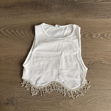 Top court blanc avec strass
