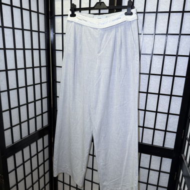Pantalon ample gris en tissu de Bershka