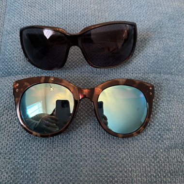 2 lunettes de soleil