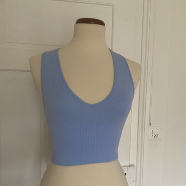 hellblaues Top