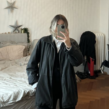 black long leatherjacket