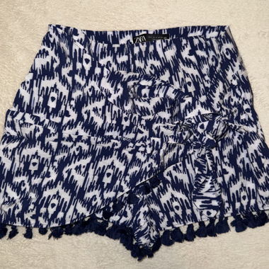 ZARA shorts with blue-white pattern