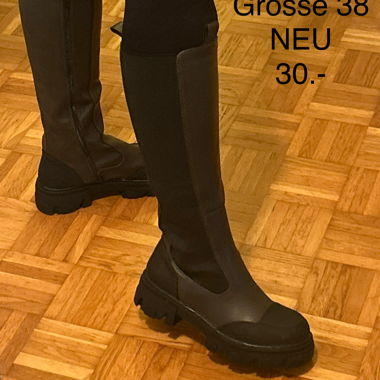 Bottes neuves et élégantes