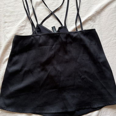 Haut Cami Noir à Bretelles