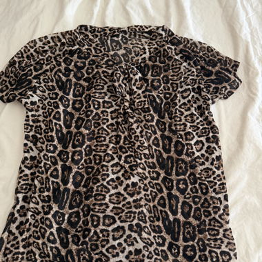 Camicia con stampa leopardata