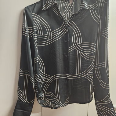 Blusa nera a motivi geometrici