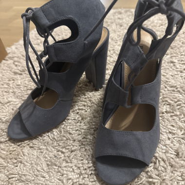Blaugraue Sandalen mit Blockabsatz