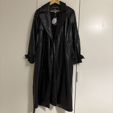 Trench lungo in finto pelle nero