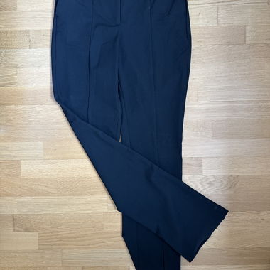 Pantaloni in tessuto Mango neri - Flare