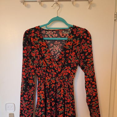 Robe à manches longues motifs roses