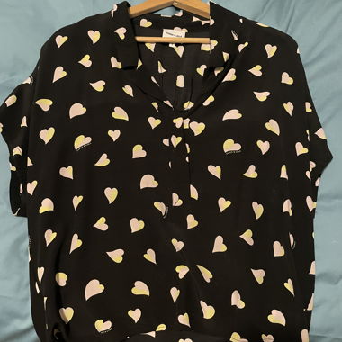 Blouse noire coeurs