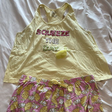 Pyjama sur le thème du citron