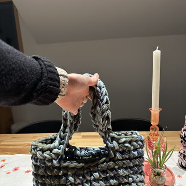 Handgemachte gehäkelte Tasche