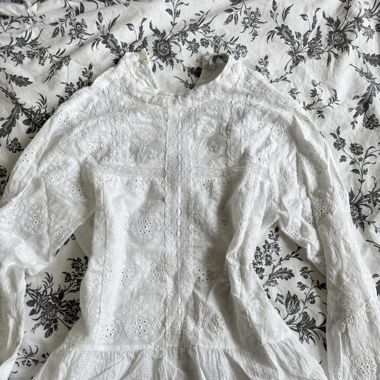 Embroidery blouse 
