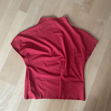 Top in raso rosso