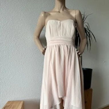 schönes festliches trägerloses Kleid von Swing
