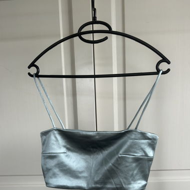 Glänzendes Top