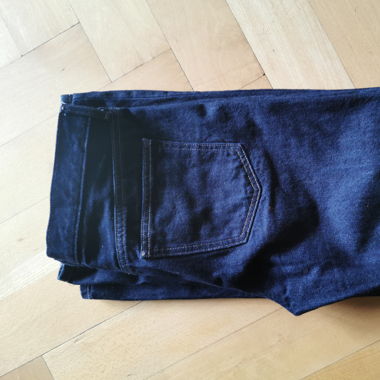 Dunkelblaue Jeans