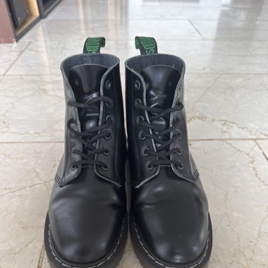 Solovair Black Hi-Shine 6 Eye Astronaut Boot