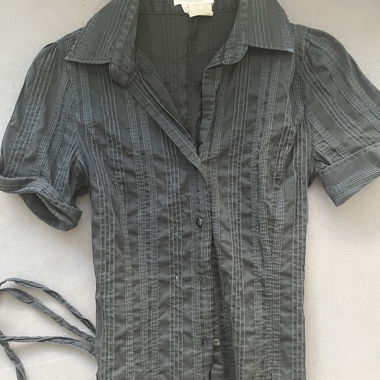 Blouse pour dames noire rayée