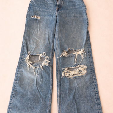 Jeans larghi strappati Zara – stile alla moda