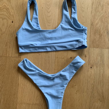 Bikini azzurro chiaro